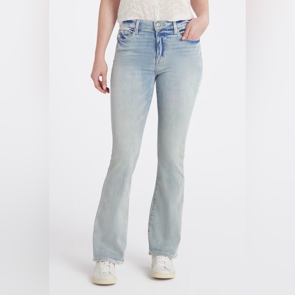 Cosmic Blue Love
Heilyn High Rise Bootcut Jean